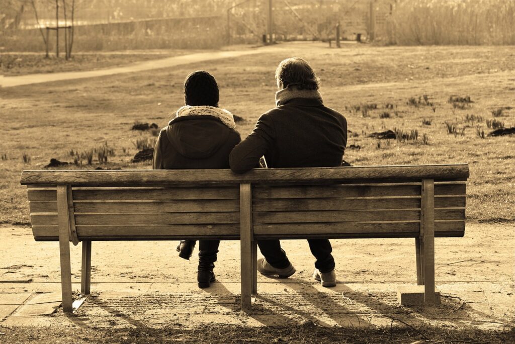 Zwei sitzen auf einer Bank - wenn Worte fehlen. Stimmige Trostsprüche